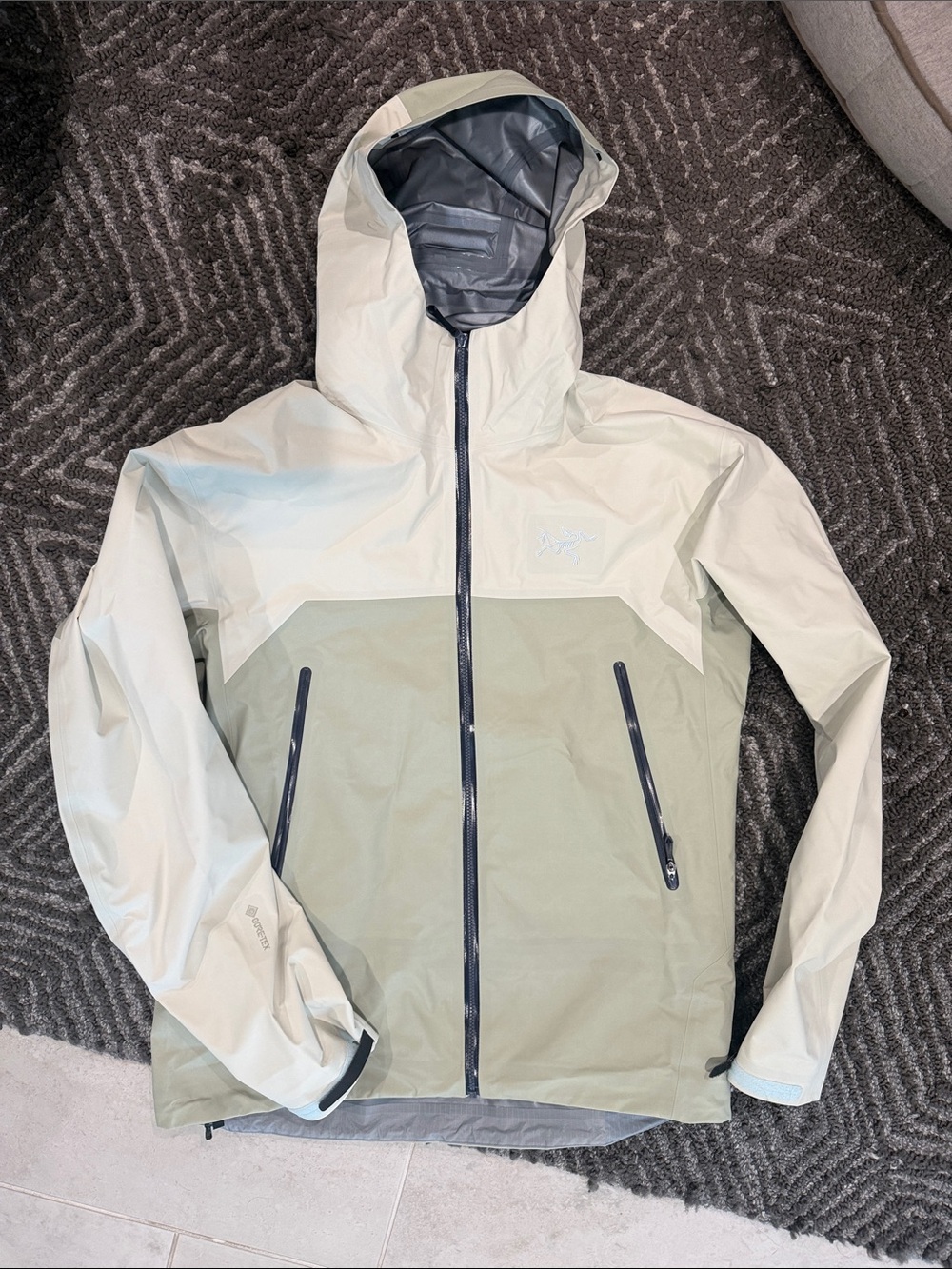 Arc’teryx Beta Jacket brand new